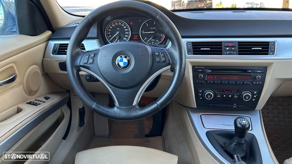 BMW 320 d Sport - 22