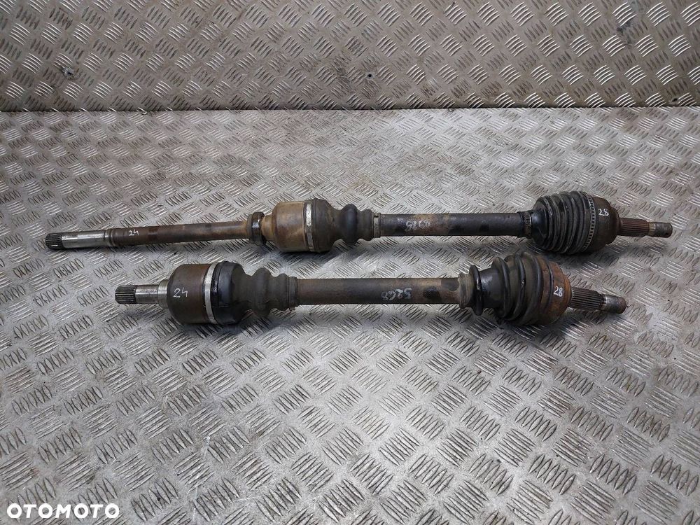 PÓŁOŚ LEWY PRZÓD + PRAWY PRZÓD 5B PEUGEOT 407 I 1.6 HDI - 1