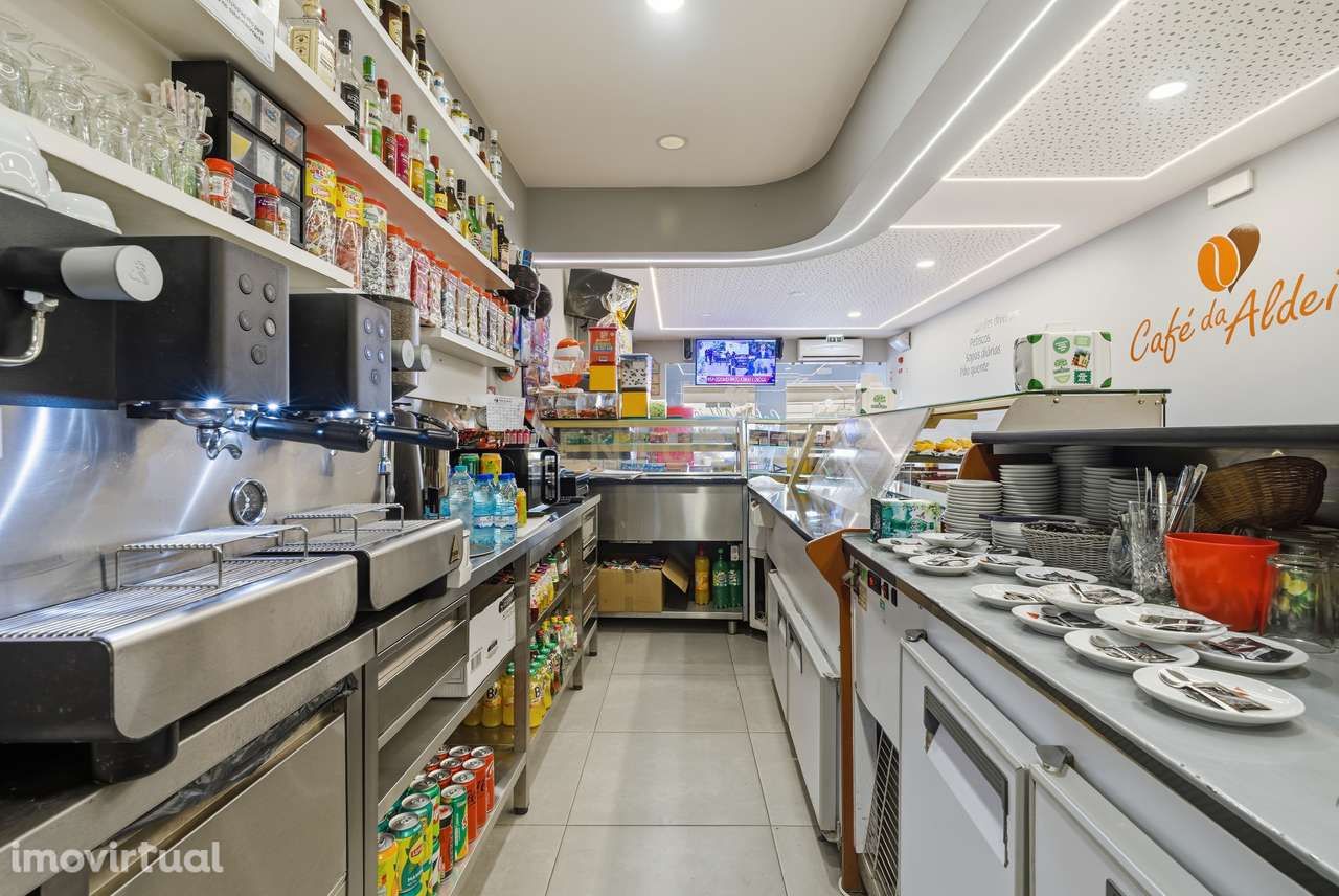 Prédio Comércio  (atualmente em uso na restauração - Café Snackbar) - Grande imagem: 5/18