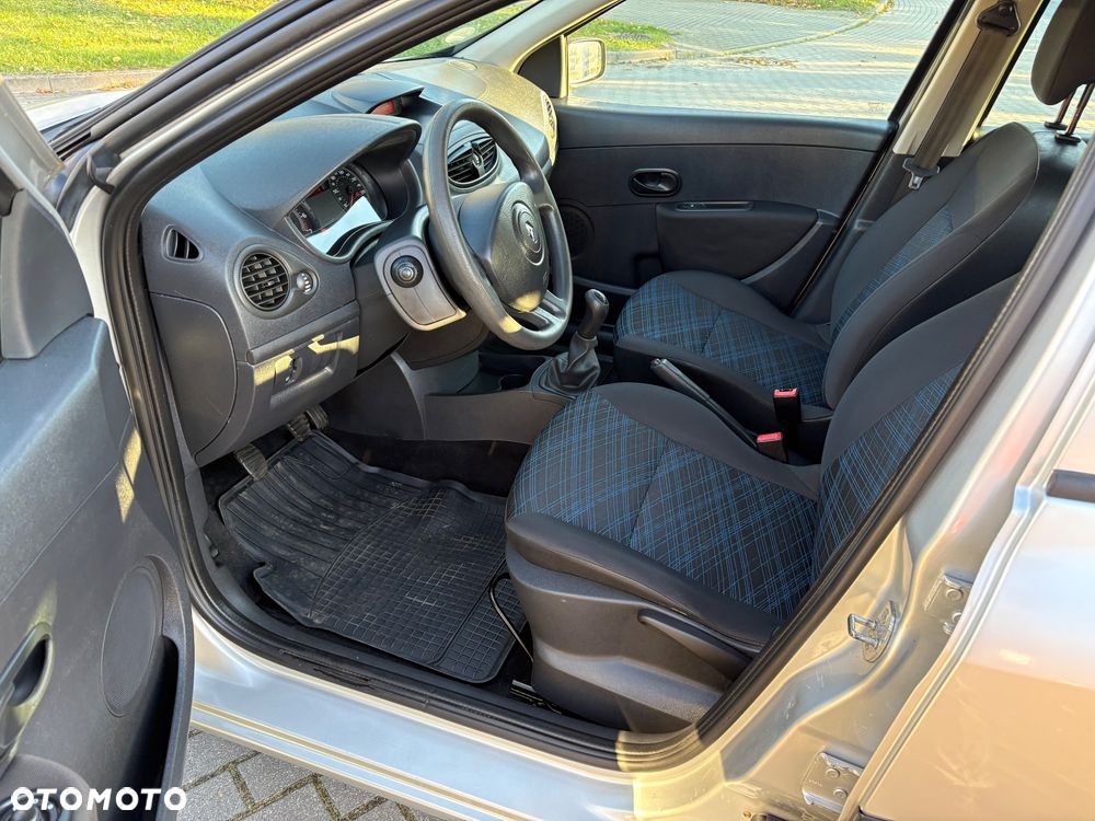 Renault Clio 1.2 16V 75 Collection - 9