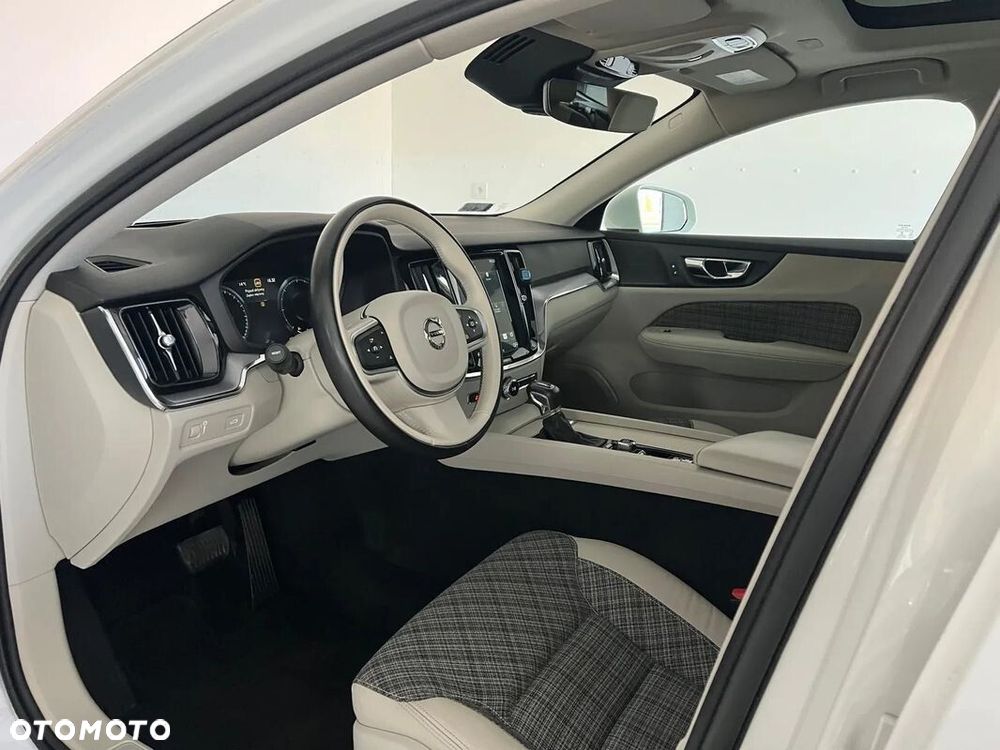 Volvo V60 D4 Drive-E Momentum - 19