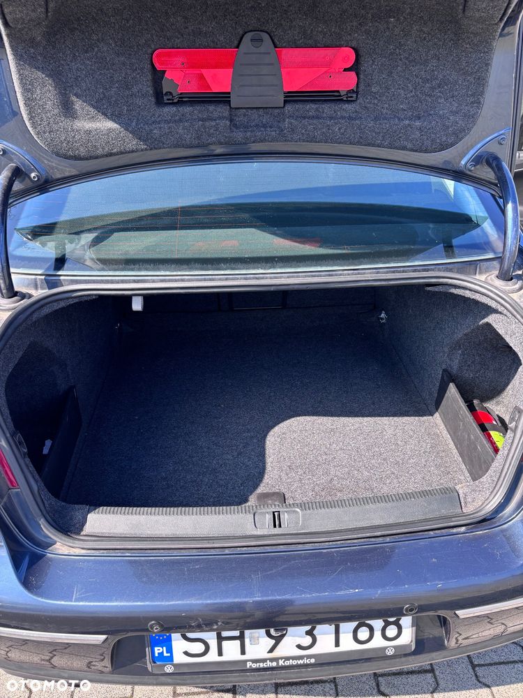 Volkswagen Passat 2.0 TDI DPF Highline - 20