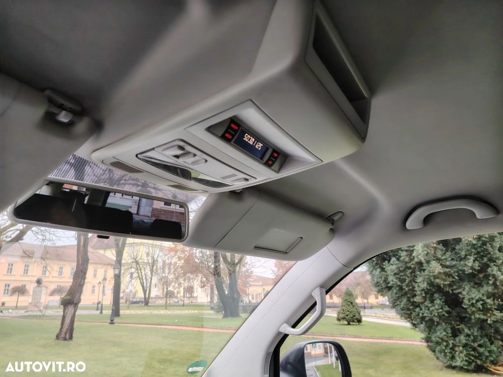 Volkswagen Multivan - 18