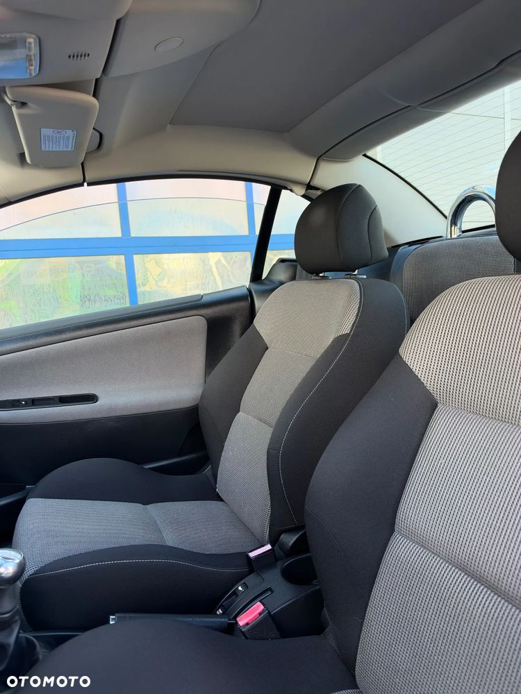 Peugeot 207 CC 1.6 HDi Premium - 23