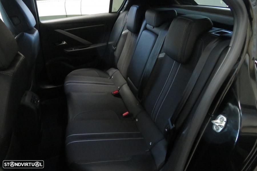 Opel Astra 1.2 T GS - 14