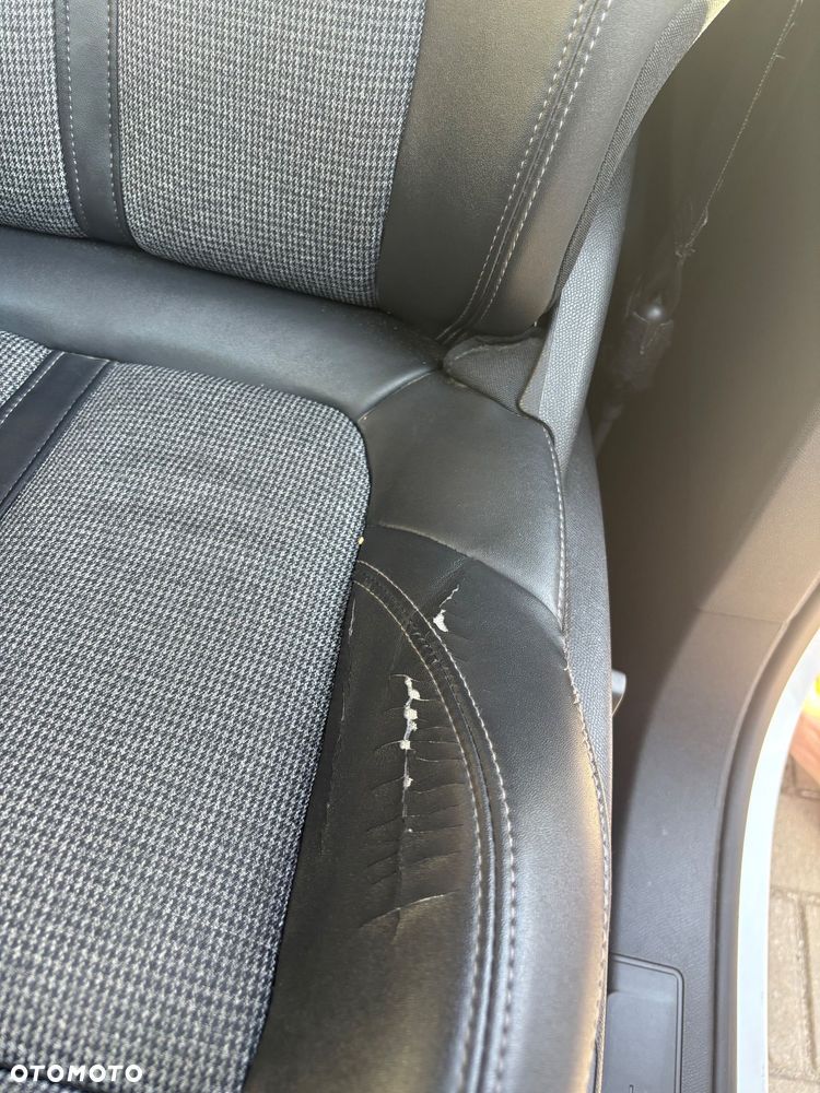 Peugeot 3008 1.2 PureTech Allure S&S EAT6 - 21