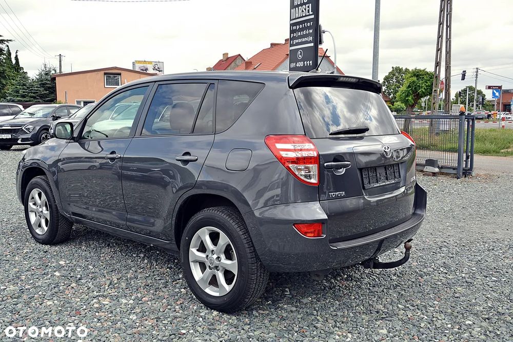 Toyota RAV4 2.2 D-4D Sol - 11
