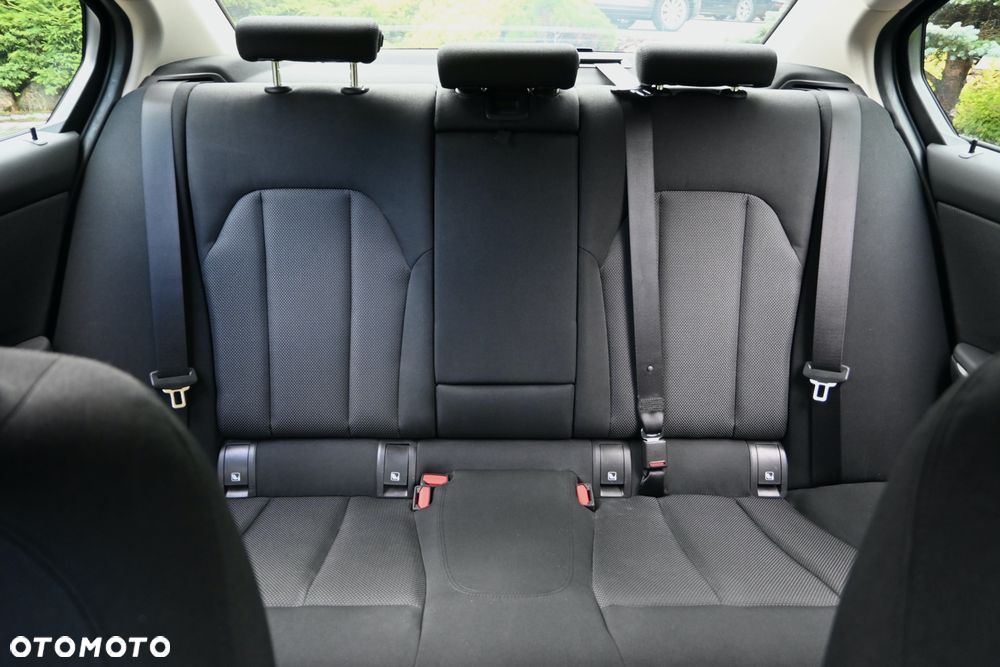 BMW Seria 3 320e Sport Line - 25