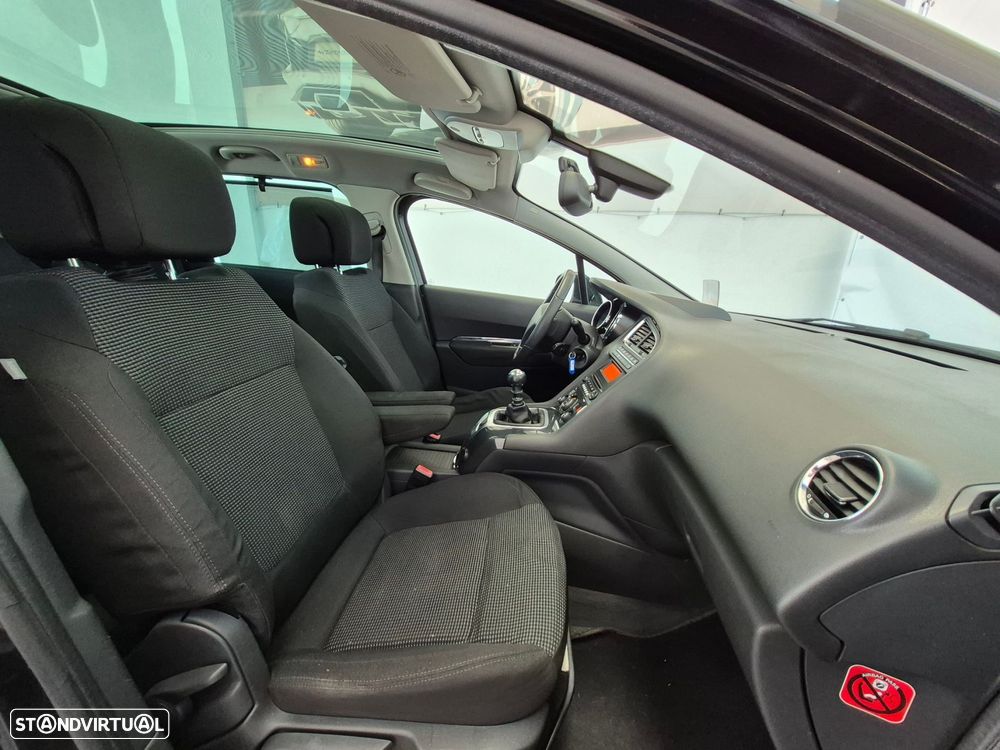 Peugeot 5008 1.6 HDi Executive JLL17 - 19