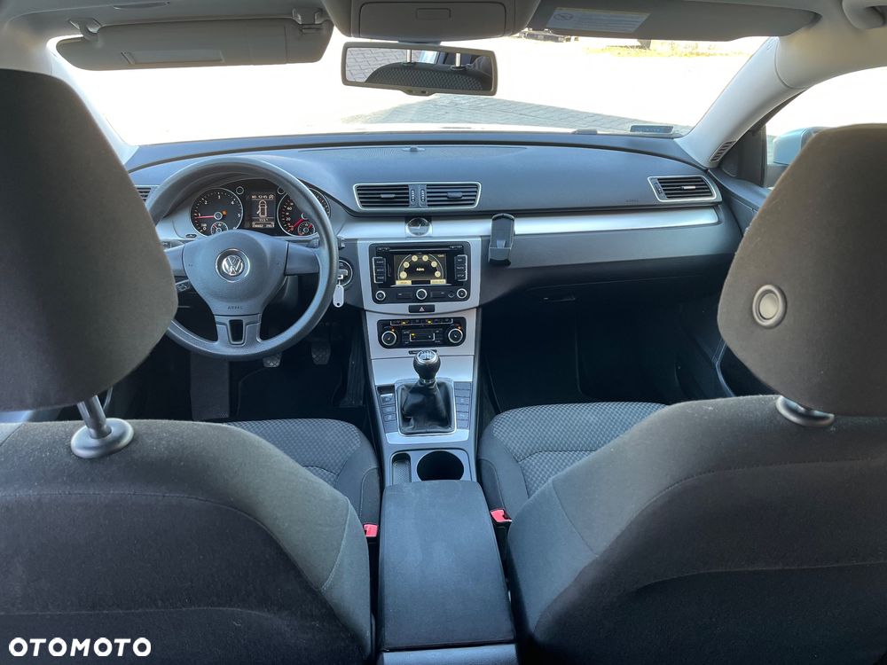 Volkswagen Passat - 17