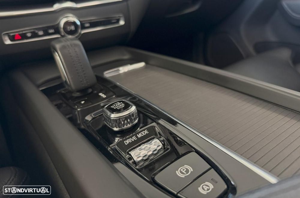 Volvo XC 60 2.0 T6 PHEV R-Design AWD - 25