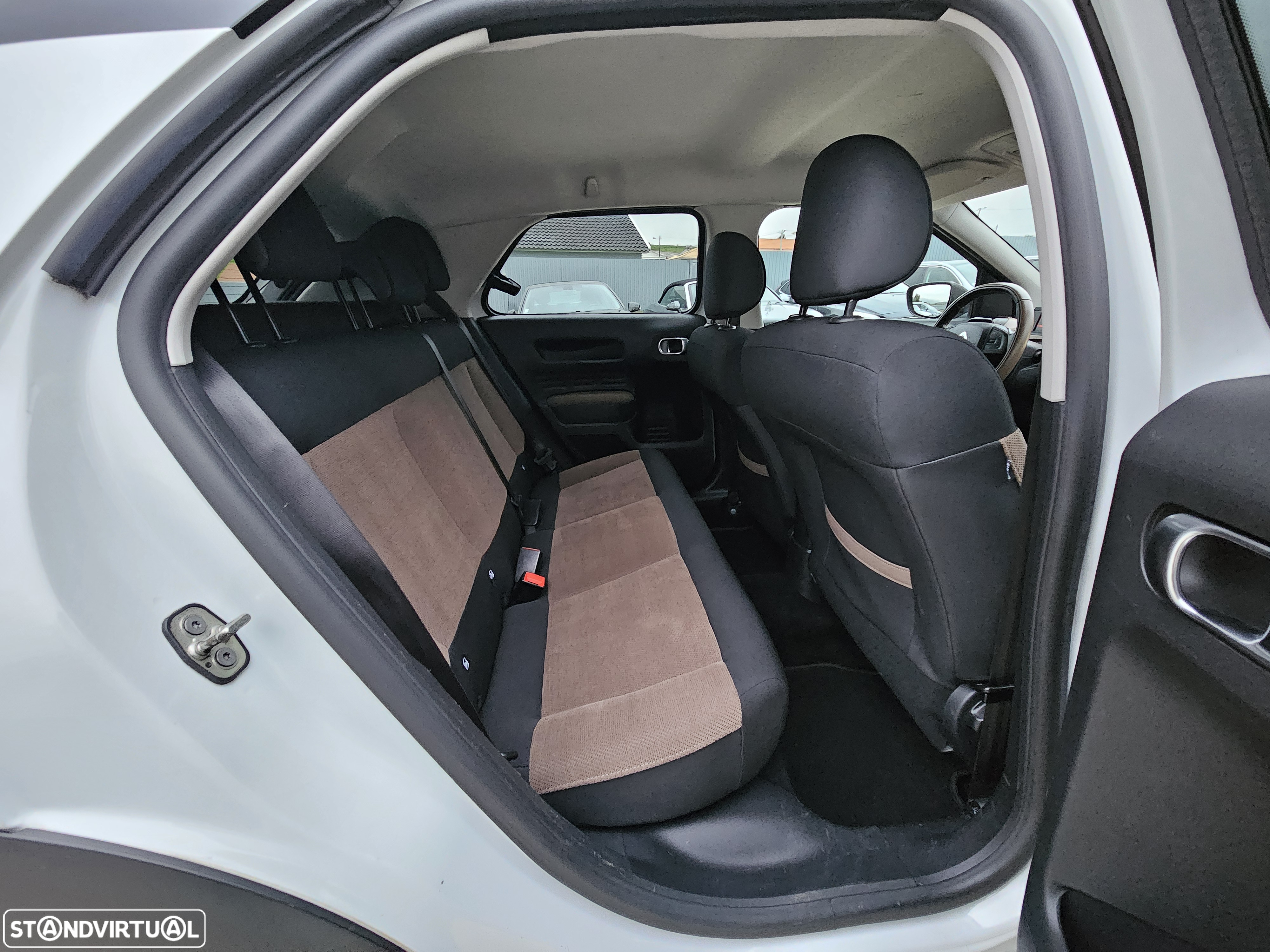 Citroën C4 Cactus 1.6 BlueHDi Shine Ed.Moonlight - 24