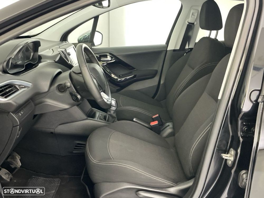 Peugeot 208 1.2 PureTech Style - 11