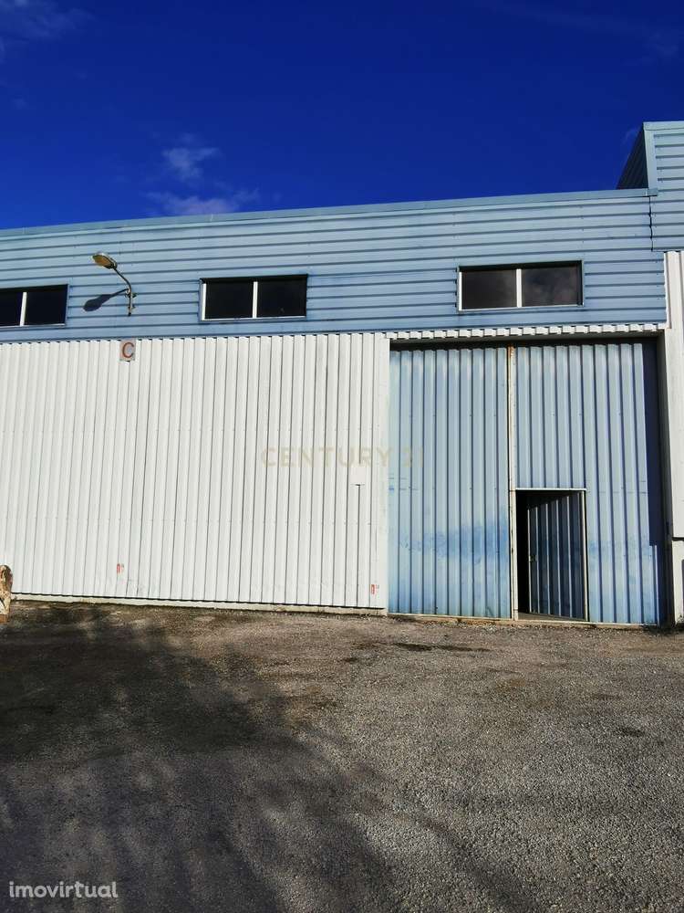 Armazém para venda no Carregado, com rendimento - Grande imagem: 2/18