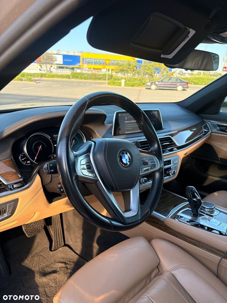 BMW Seria 7 740i - 10