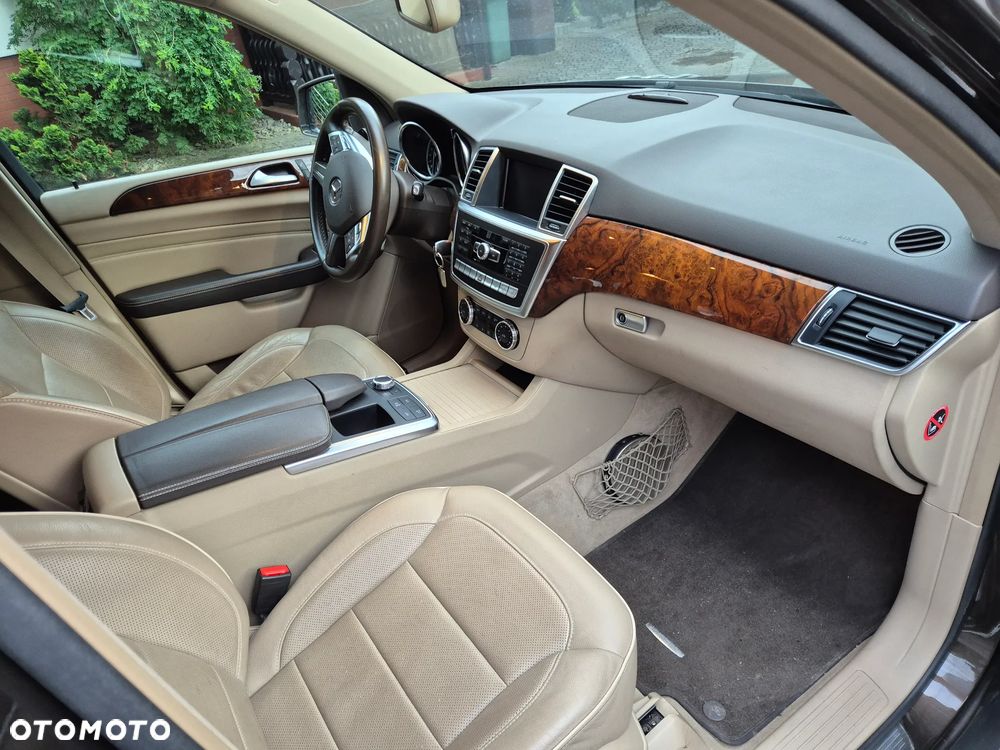 Mercedes-Benz ML - 11