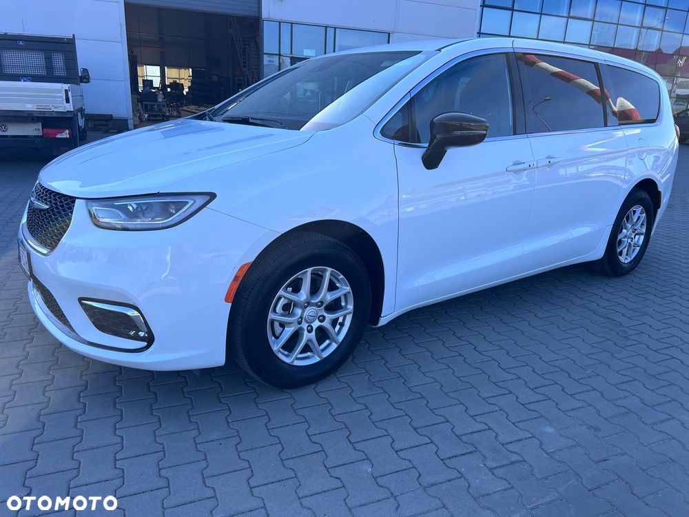 Chrysler Pacifica - 35