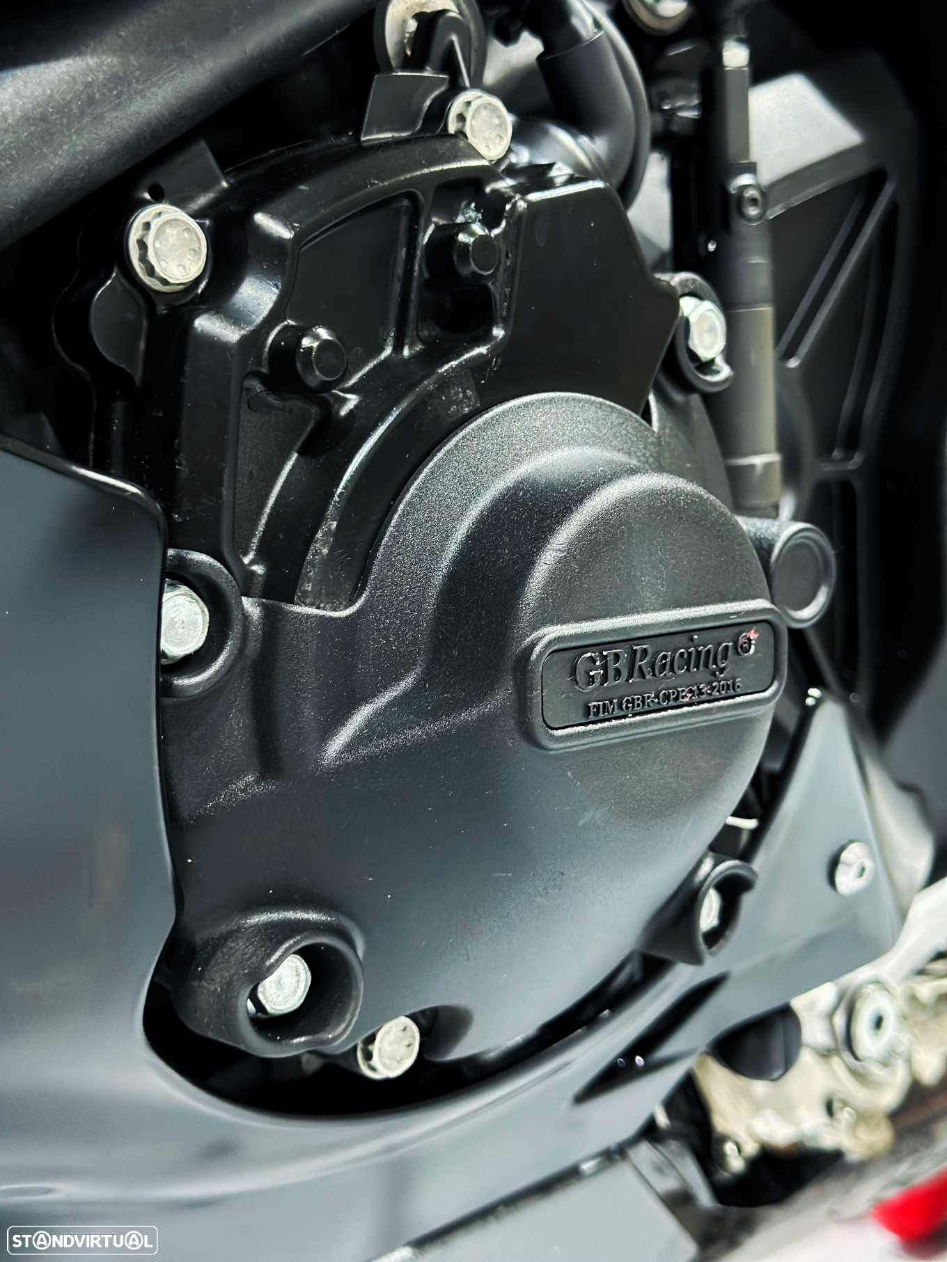 Yamaha YZF R1 - 16