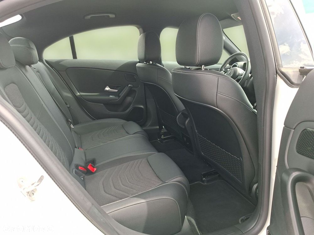 Mercedes-Benz CLA 200 mHEV 7G-DCT - 15