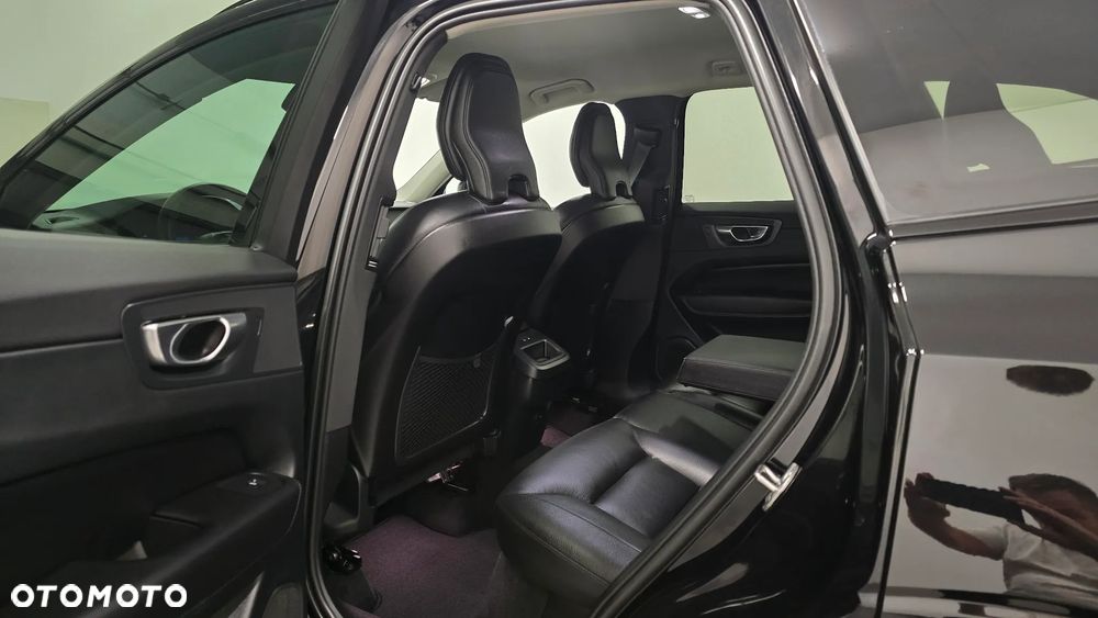 Volvo XC 60 B4 D AWD Ultimate Dark - 16