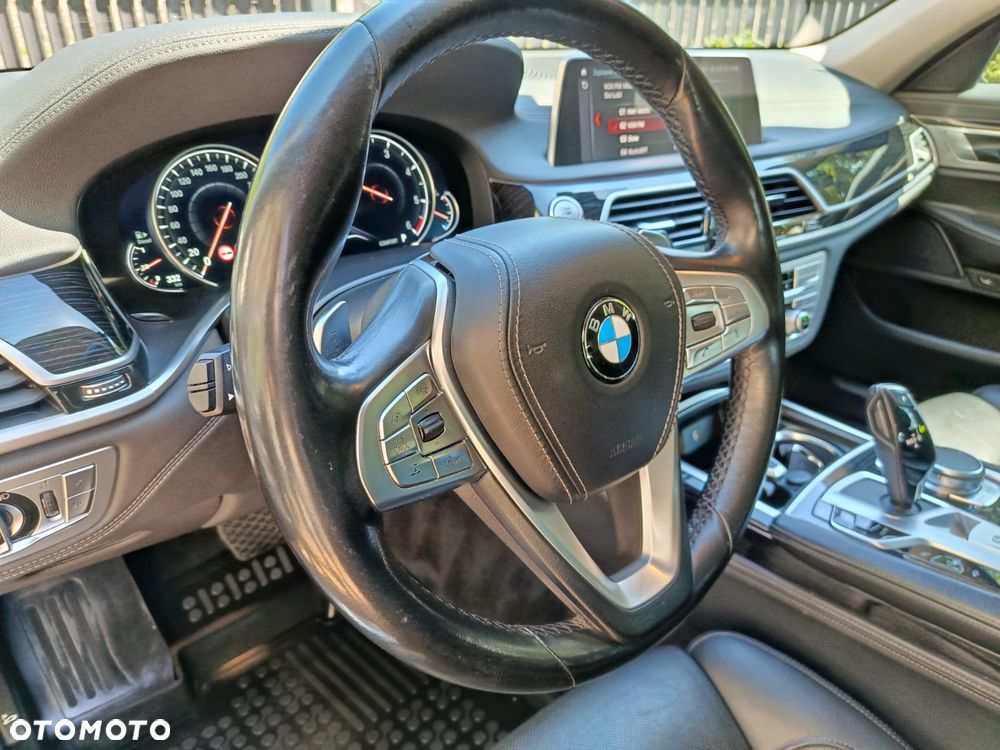 BMW Seria 7 740d xDrive - 24