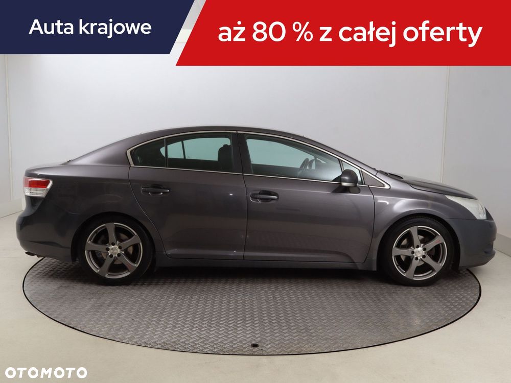 Toyota Avensis - 8