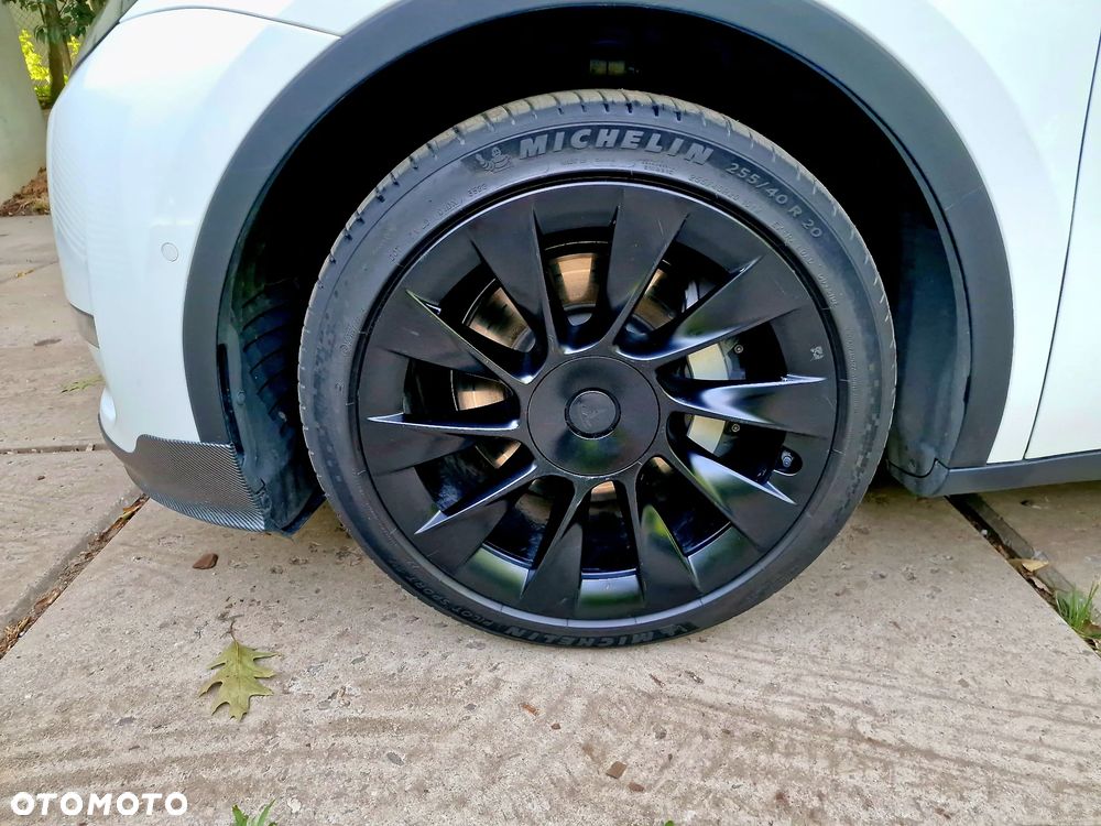 Tesla Model Y Long Range AWD - 10