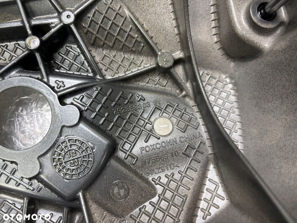 Lewy dekiel pokrywa silnika + śruby mocujące BMW R1250 GS K50 K51 2019-, R1250 RT K52 2019- ,R1250 R K53 2019- ,R1250 RS K54 2019- Oryginał - 16