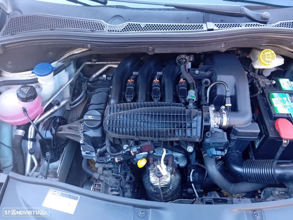 Peugeot 2008 1.2 PureTech Allure - 17