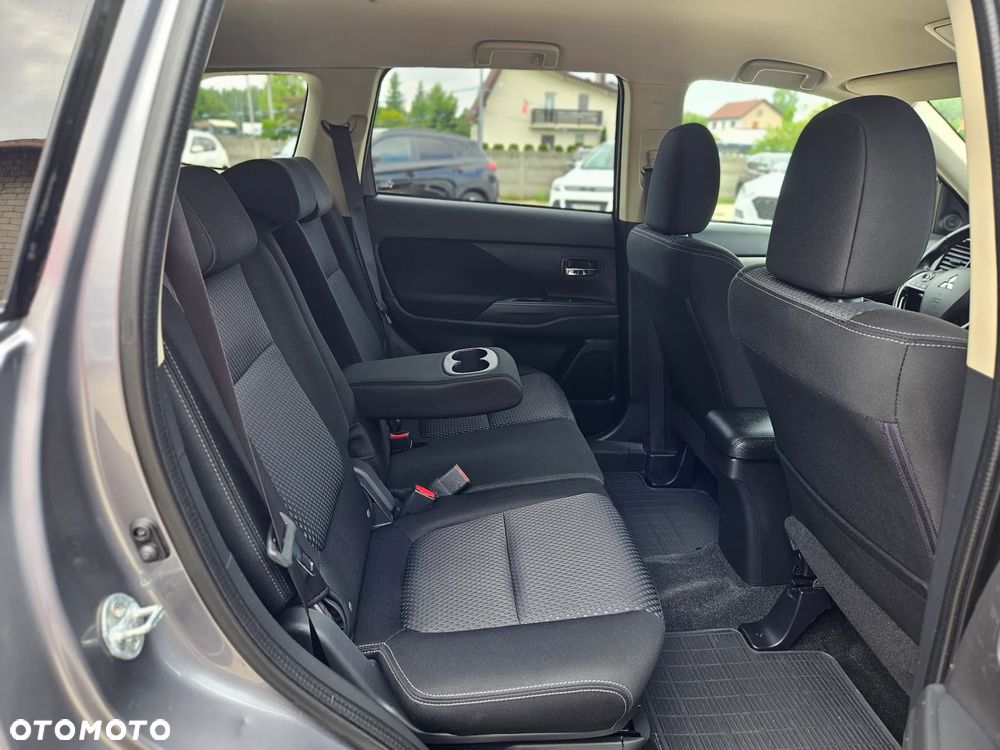 Mitsubishi Outlander 2.0 2WD Diamant - 22