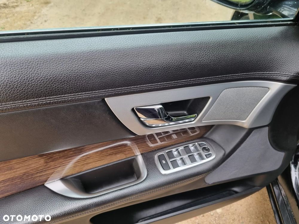 Jaguar XF 3.0 V6 D Premium Luxury - 16