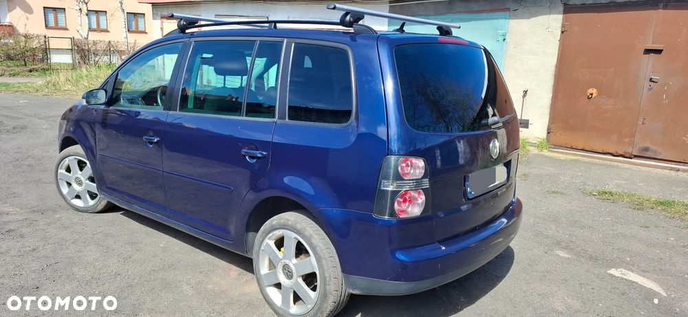 Volkswagen Touran 1.9 TDI Conceptline DSG - 4