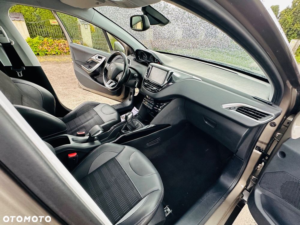 Peugeot 2008 BlueHDi 100 STOP & START Allure - 11