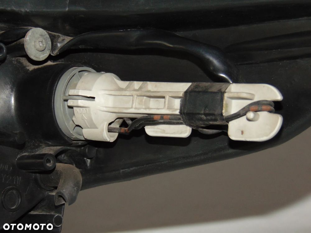ORYGINAŁ lampa przednia przód prawa Mazda 5 Mazda5 I CR 05-08r - 32