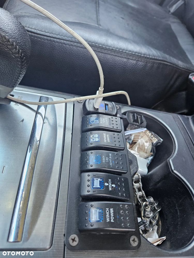 Mitsubishi Pajero - 36