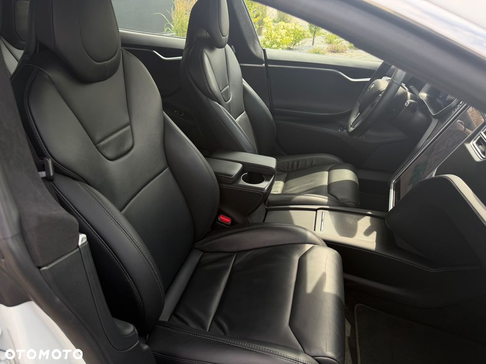 Tesla Model S - 32