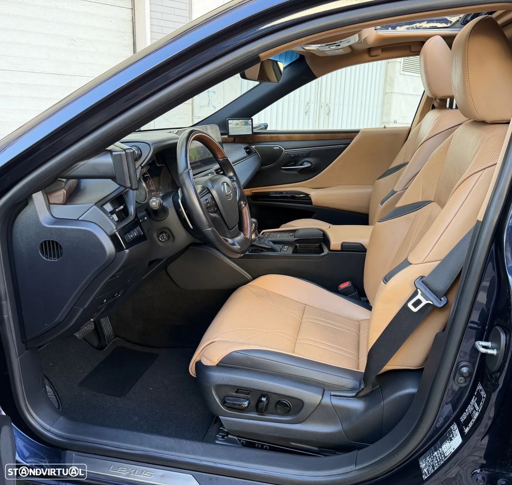 Lexus ES 300h Luxury+ - 16