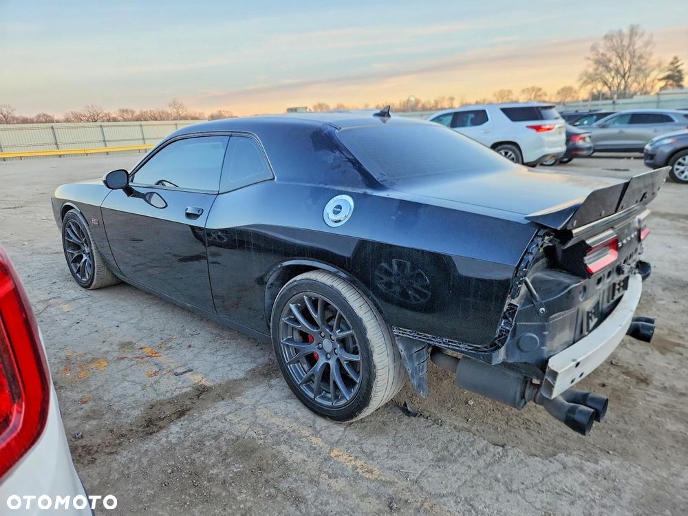 Dodge Challenger - 4