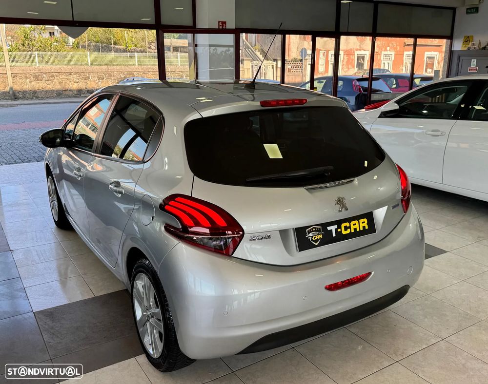 Peugeot 208 1.2 PureTech Style - 18