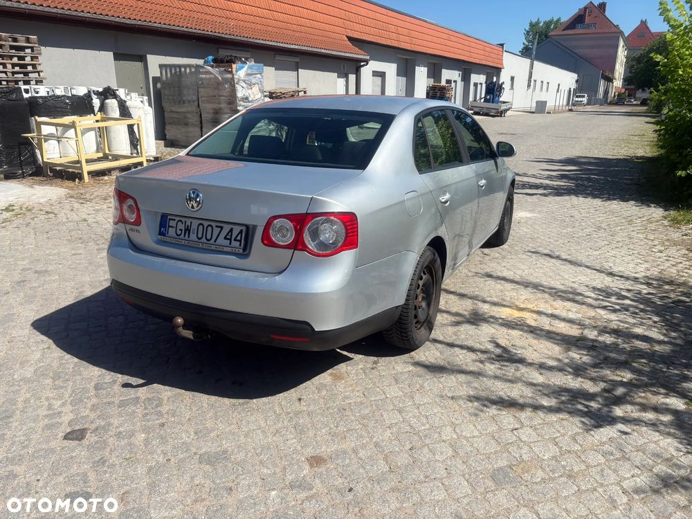 Volkswagen Jetta 1.6 Comfortline - 7