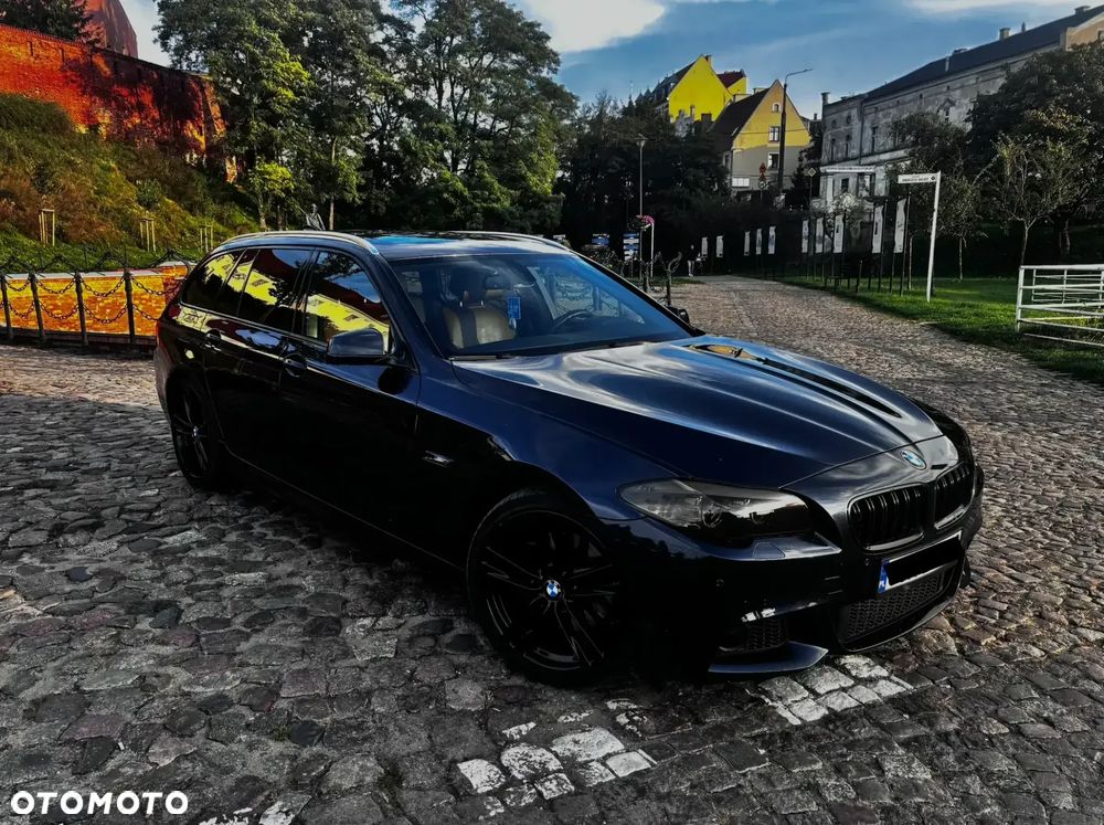 BMW 5 2012 photo 2