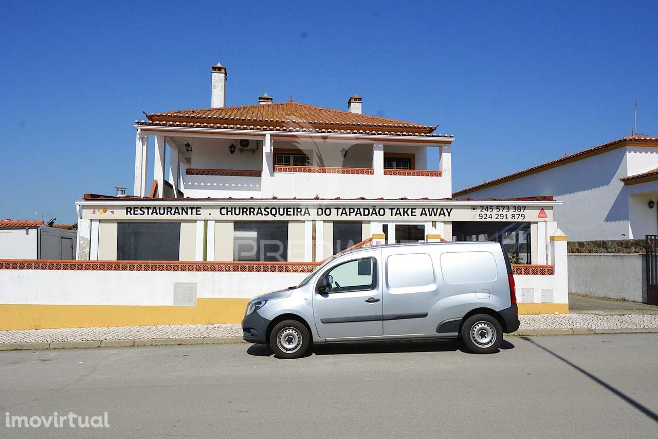 Moradia/Restaurante - Grande imagem: 2/35