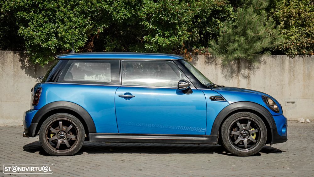 MINI 3 Portas One D - 14