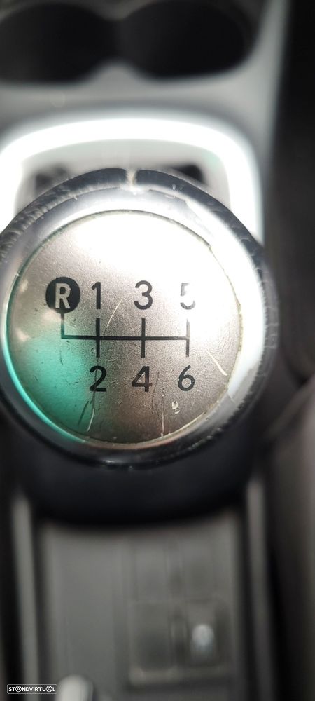 Toyota Yaris 1.33 VVT-i Comfort+P.Style - 27