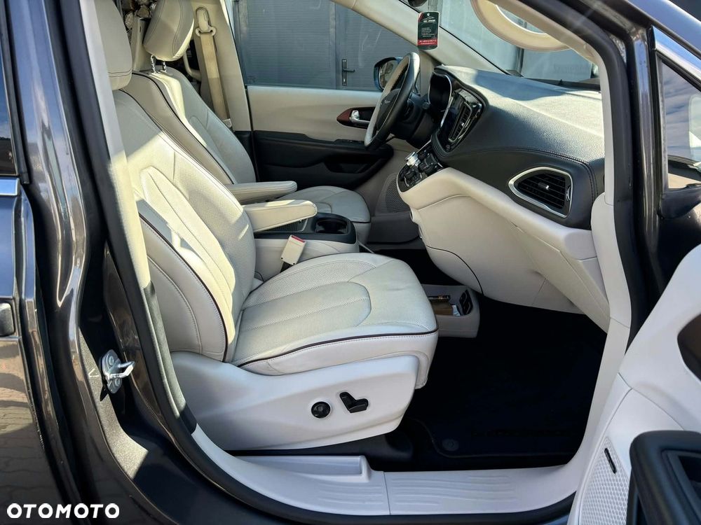 Chrysler Pacifica - 18