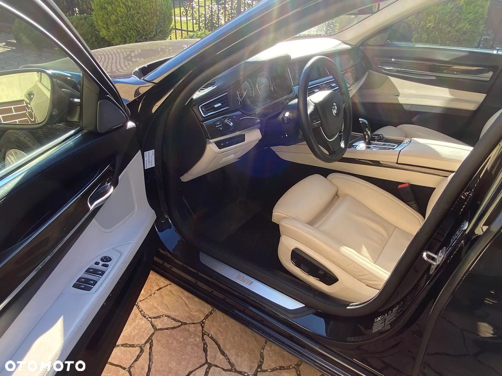 BMW Seria 7 740d xDrive - 9