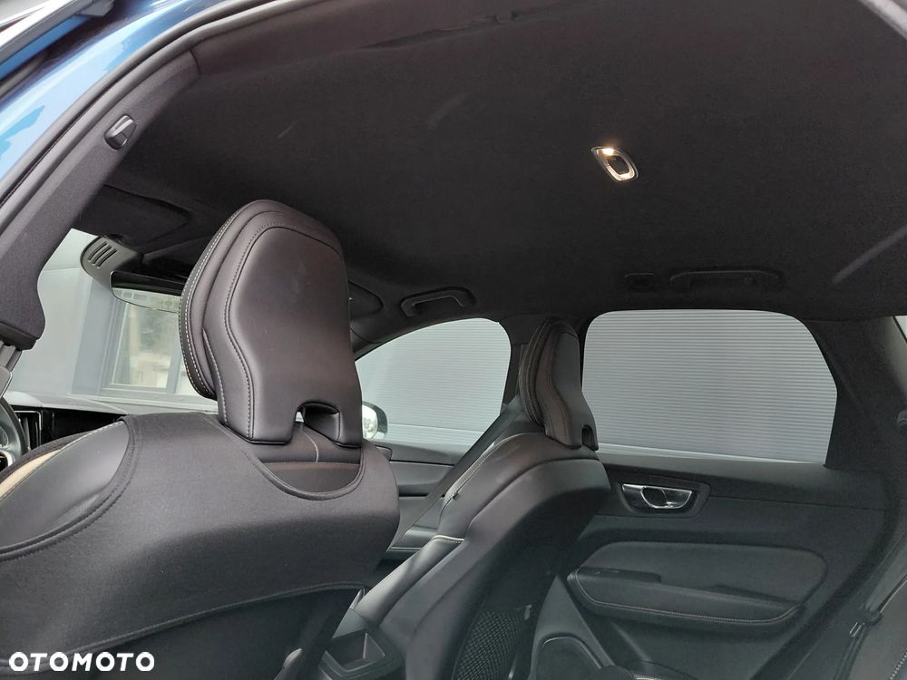 Volvo XC 60 B5 D AWD R-Design - 30