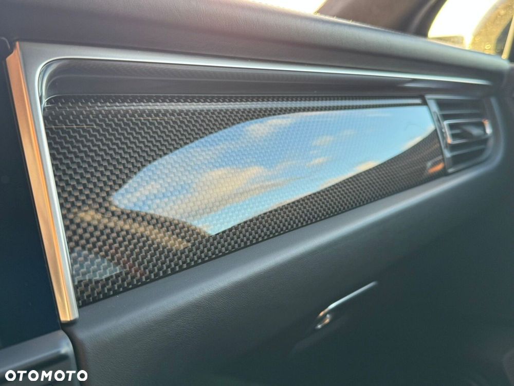 Porsche Macan Turbo - 25