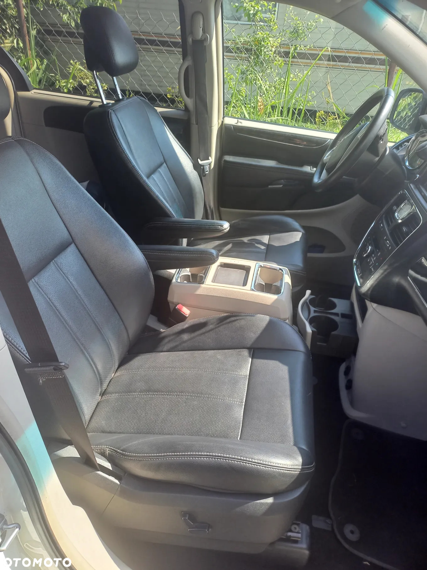 Chrysler Town & Country 3.6 Limited - 11