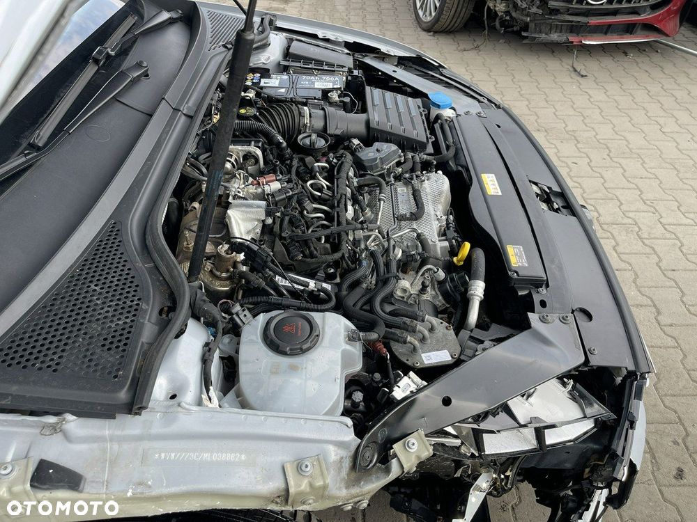 Volkswagen Passat Variant 2.0 TDI SCR DSG Conceptline - 19